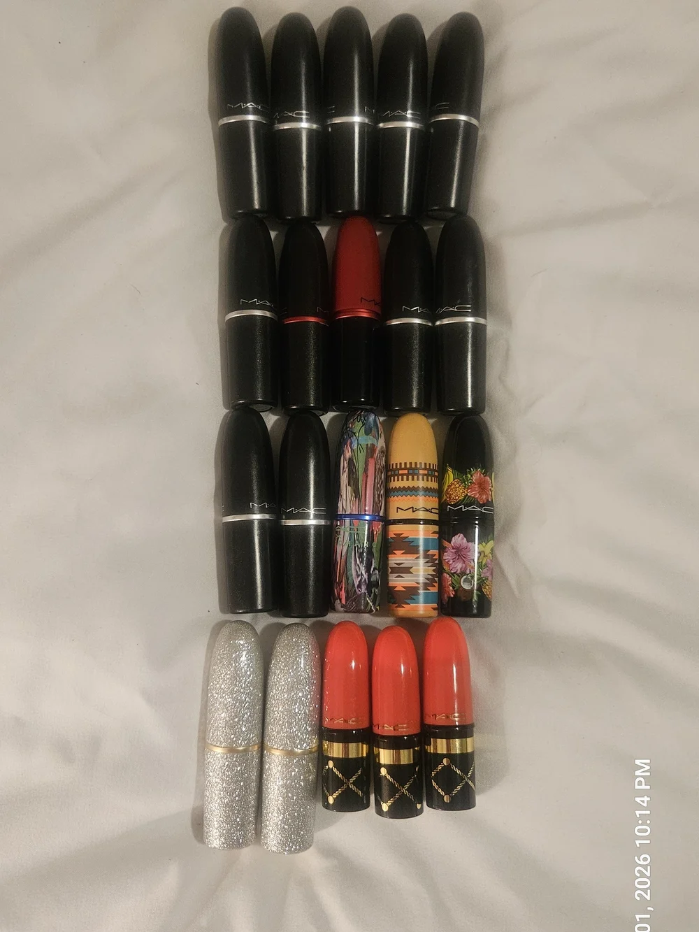 MAC Cosmetics HUGE 20 Lipstick bundle in Pink, Red, Nude, Purple.